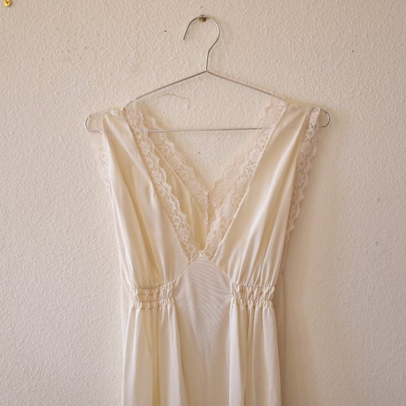 Vintage Floor Length Slip - Picture 1 of 11